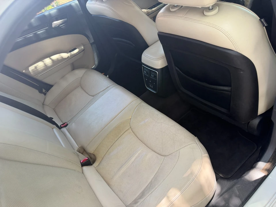 2016 Chrysler 300 (2005-2023) - Image 6 of 12
