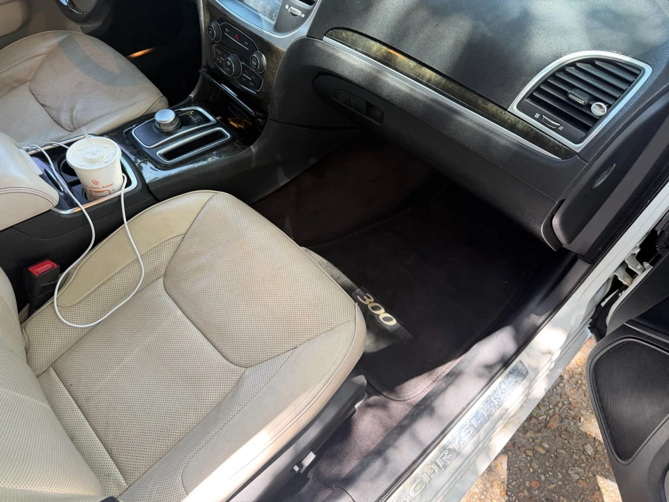 2016 Chrysler 300 (2005-2023) - Image 7 of 12