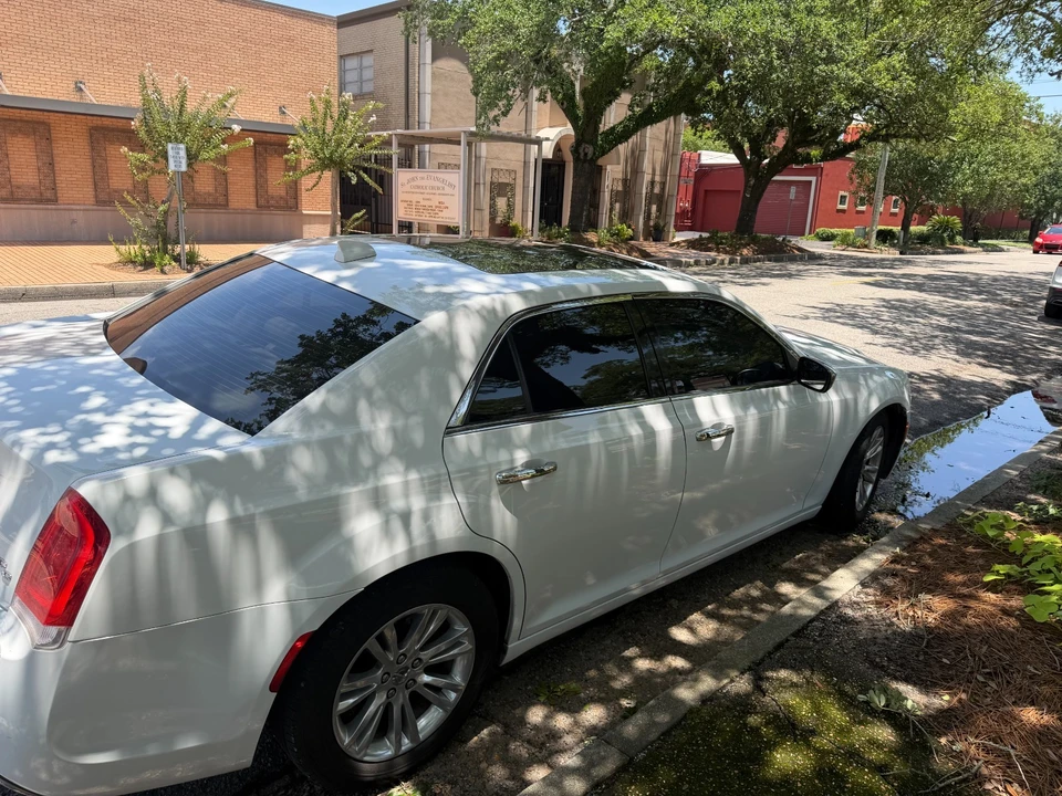 2016 Chrysler 300 (2005-2023) - Image 4 of 12