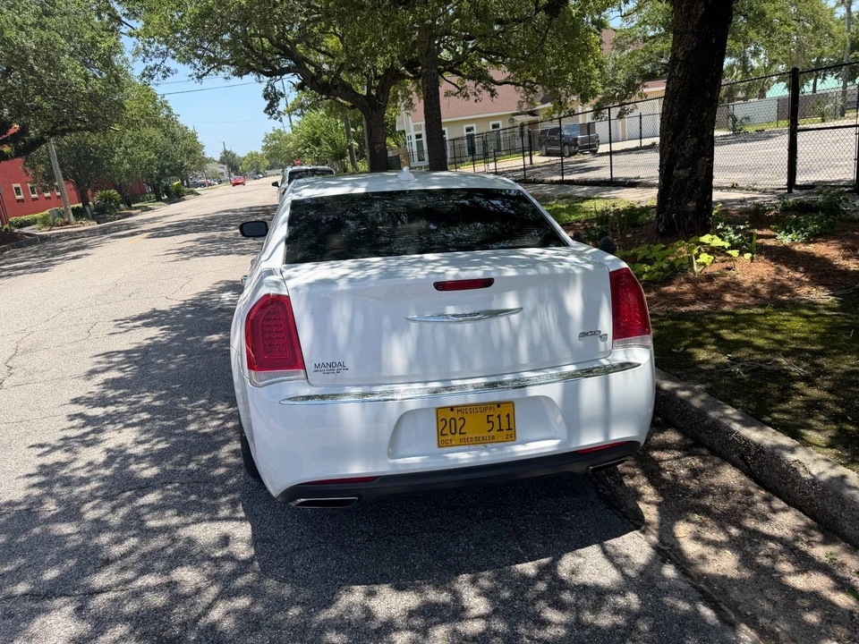 2016 Chrysler 300 (2005-2023) - Image 3 of 12