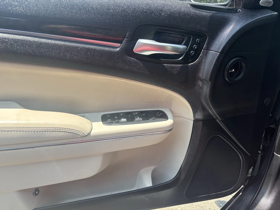2016 Chrysler 300 (2005-2023) - Image 6 of 16