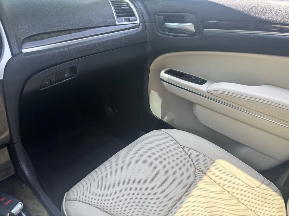 2016 Chrysler 300 (2005-2023) - Image 7 of 16