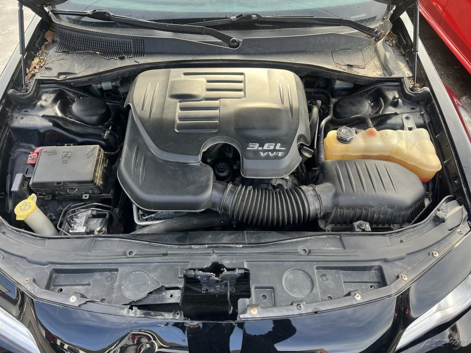2016 Chrysler 300 (2005-2023) - Image 6 of 12