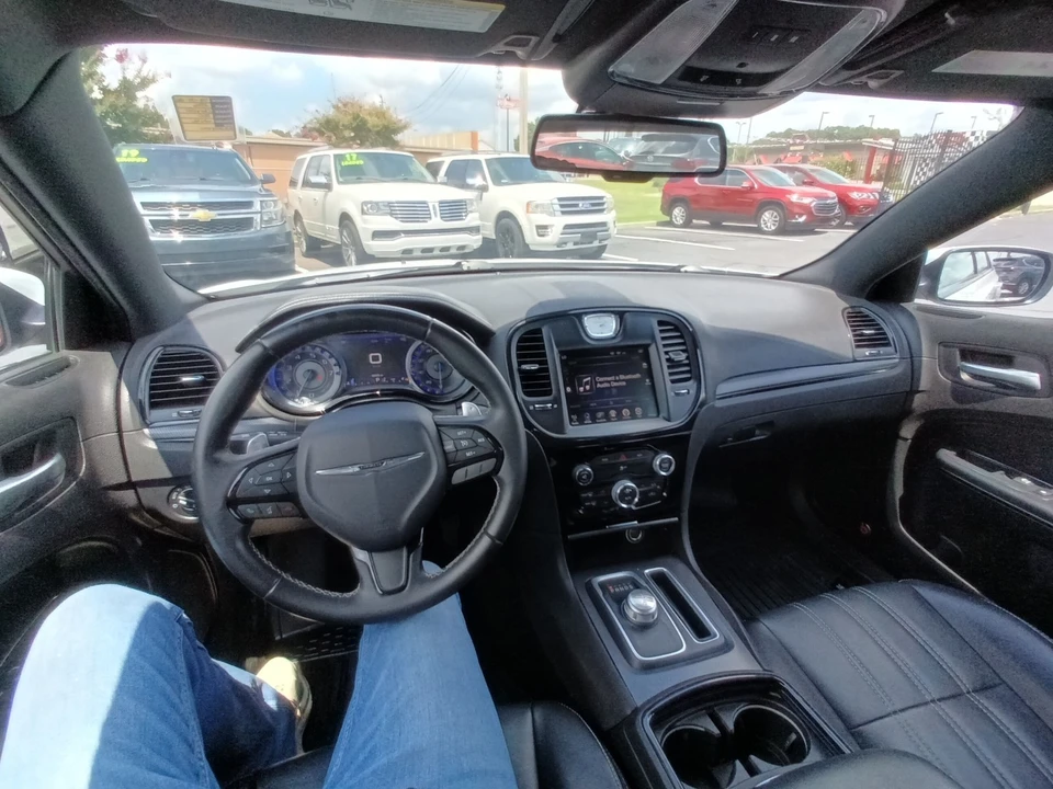 2016 Chrysler 300 (2005-2023) - Image 7 of 10