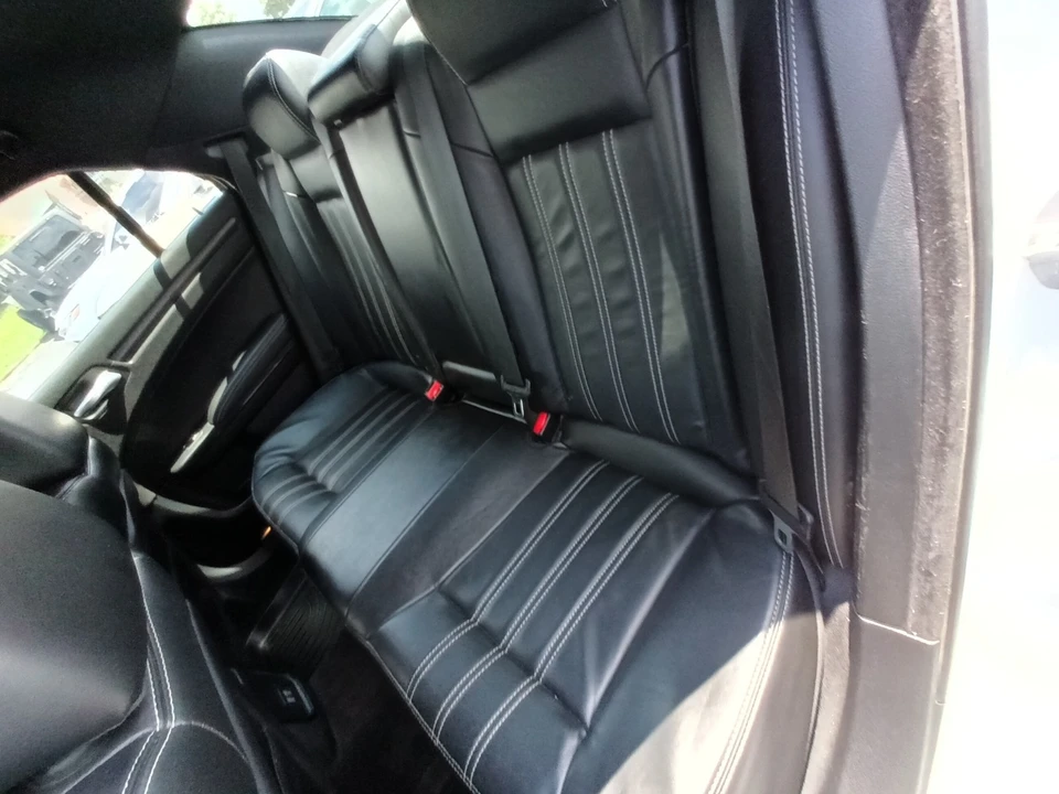 2016 Chrysler 300 (2005-2023) - Image 5 of 10