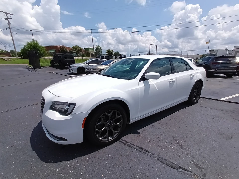 2016 Chrysler 300 (2005-2023) - Image 3 of 10