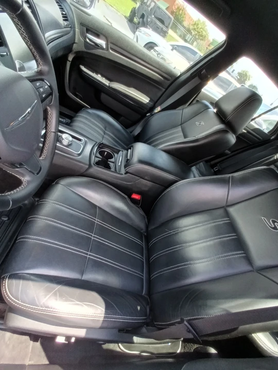2016 Chrysler 300 (2005-2023) - Image 4 of 10