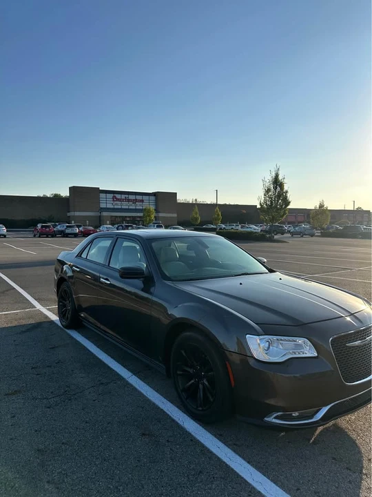 2016 Chrysler 300 (2005-2023) - Image 4 of 14