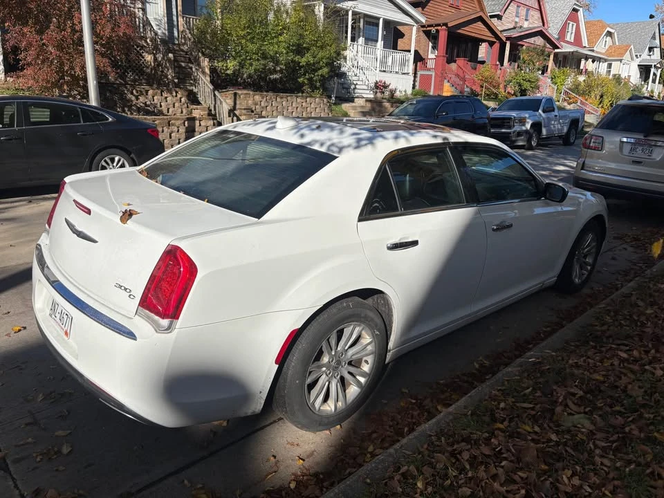 2016 Chrysler 300 (2005-2023) - Image 6 of 8