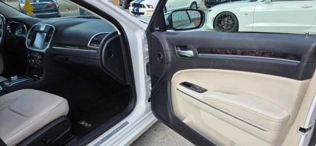 2016 Chrysler 300 (2005-2023) - Image 15 of 20