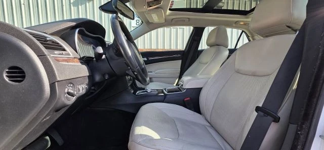 2016 Chrysler 300 (2005-2023) - Image 11 of 20