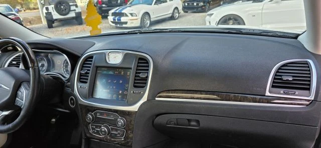 2016 Chrysler 300 (2005-2023) - Image 13 of 20