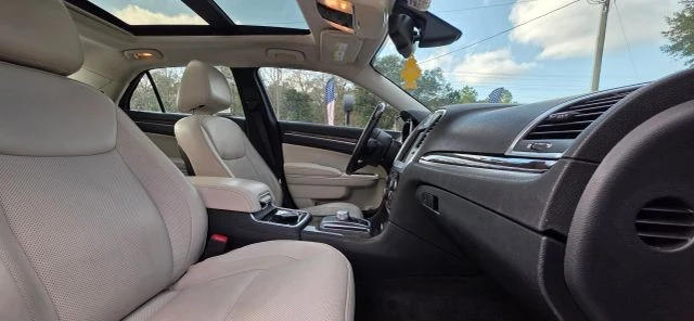 2016 Chrysler 300 (2005-2023) - Image 14 of 20