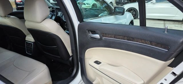 2016 Chrysler 300 (2005-2023) - Image 16 of 20