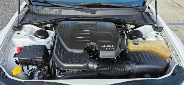 2016 Chrysler 300 (2005-2023) - Image 9 of 20