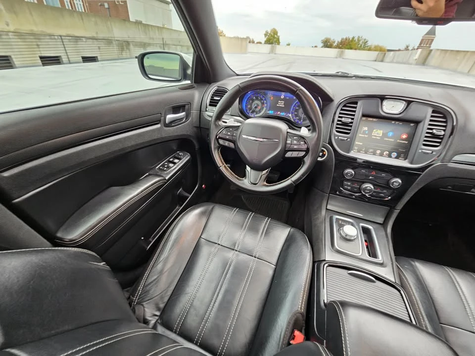 2016 Chrysler 300 (2005-2023) - Image 13 of 18