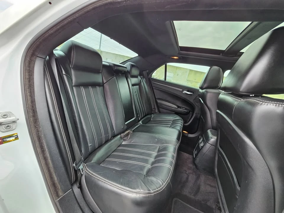 2016 Chrysler 300 (2005-2023) - Image 10 of 18