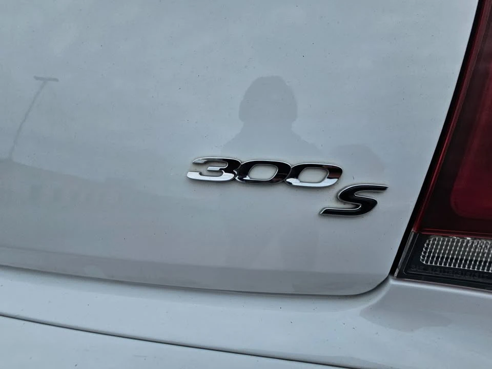 2016 Chrysler 300 (2005-2023) - Image 18 of 18