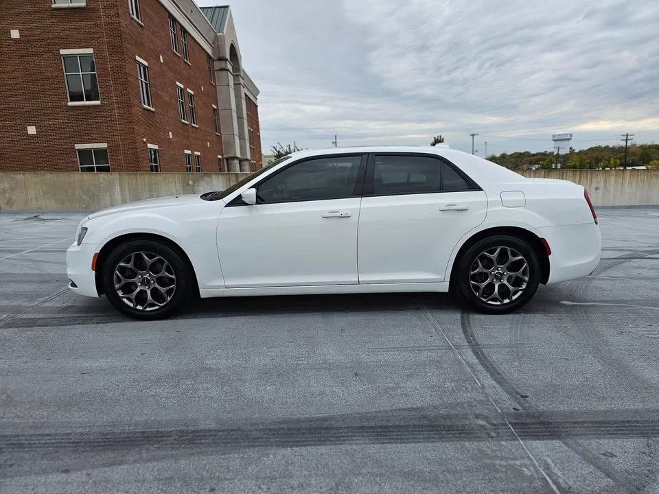 2016 Chrysler 300 (2005-2023) - Image 4 of 18