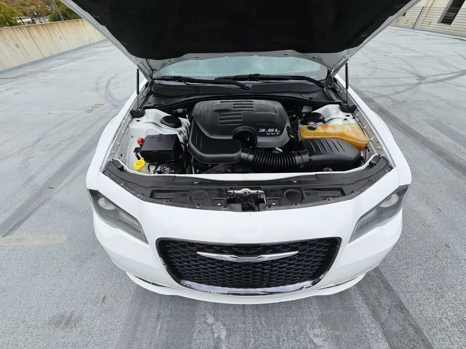 2016 Chrysler 300 (2005-2023) - Image 17 of 18