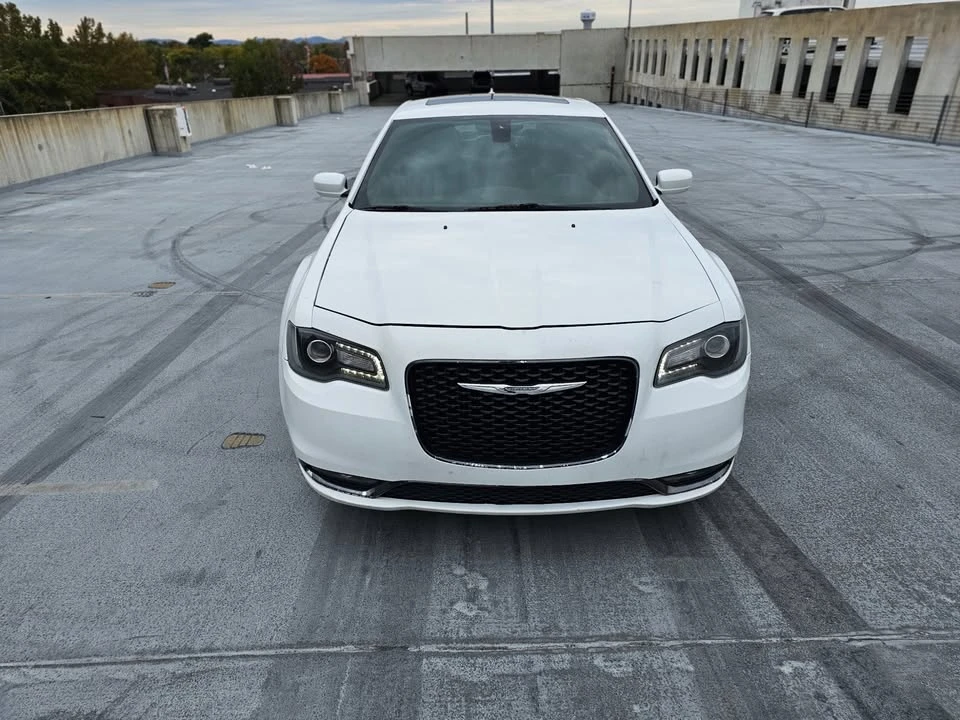 2016 Chrysler 300 (2005-2023) - Image 5 of 18