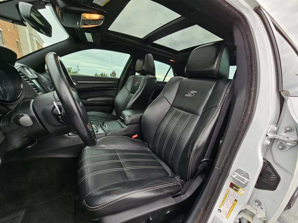 2016 Chrysler 300 (2005-2023) - Image 8 of 18