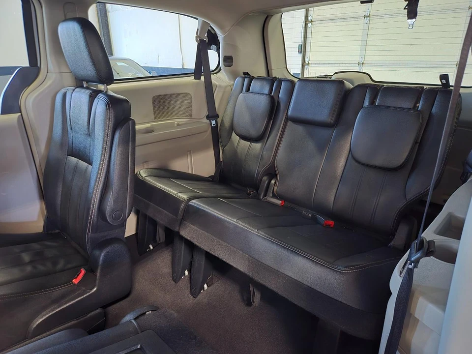 2016 Chrysler Town & Country - Image 10 of 18