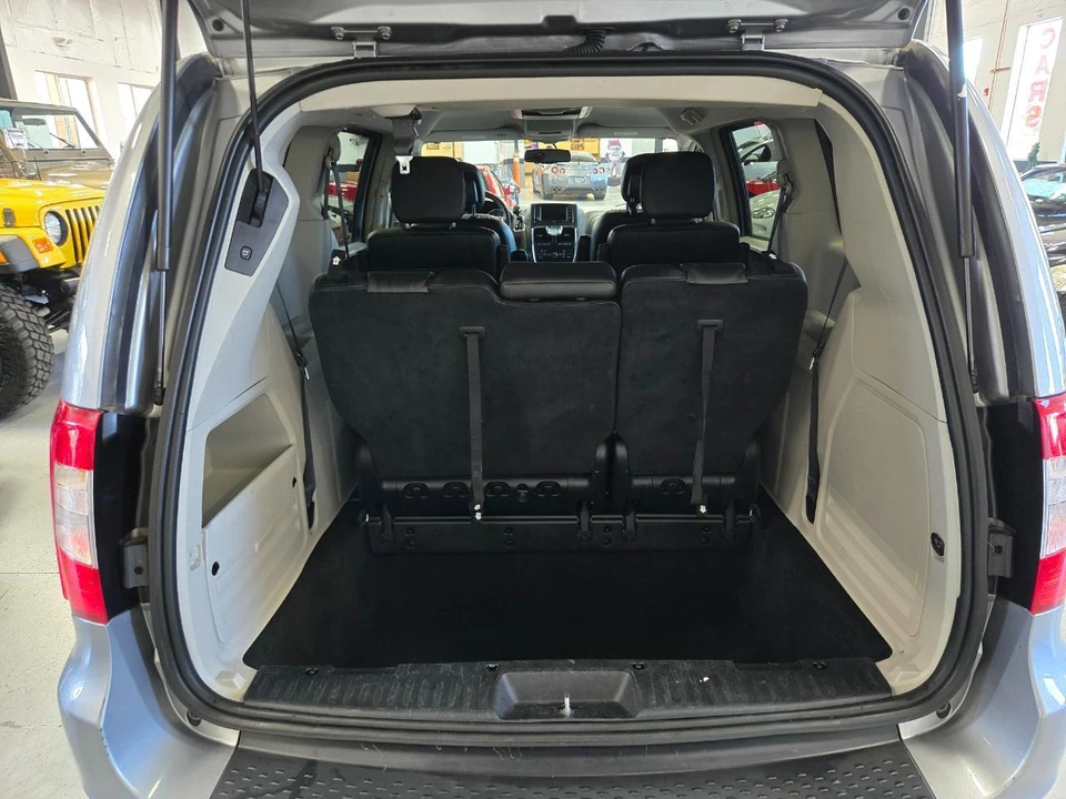2016 Chrysler Town & Country - Image 16 of 18