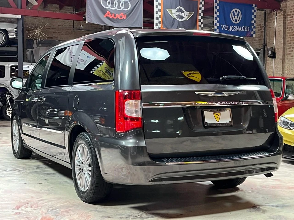 2016 Chrysler Town & Country - Image 6 of 21