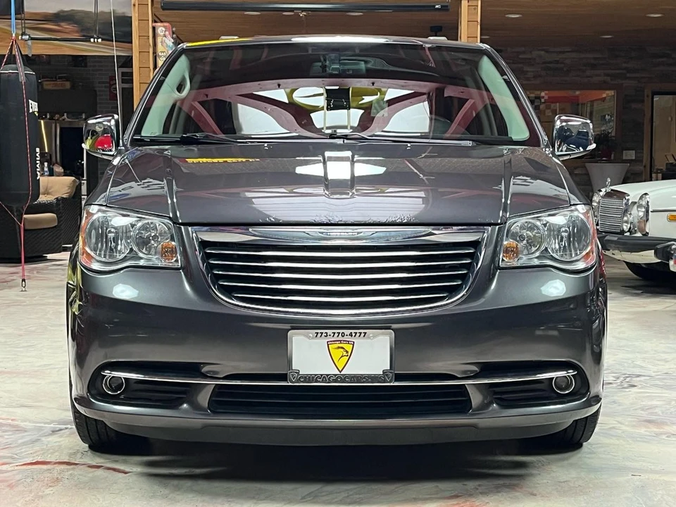 2016 Chrysler Town & Country - Image 2 of 21