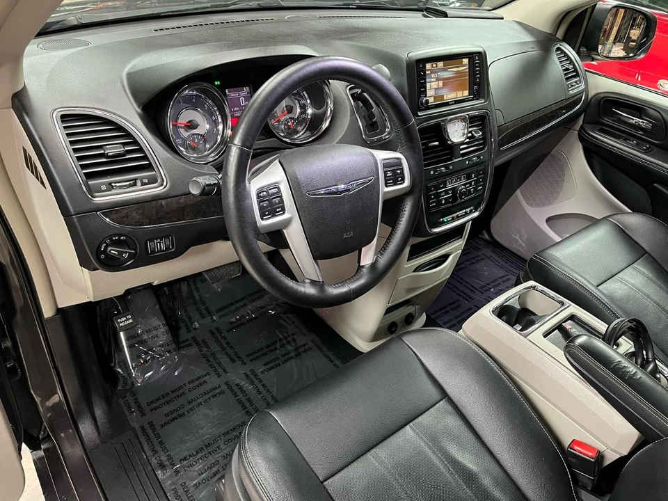 2016 Chrysler Town & Country - Image 9 of 21