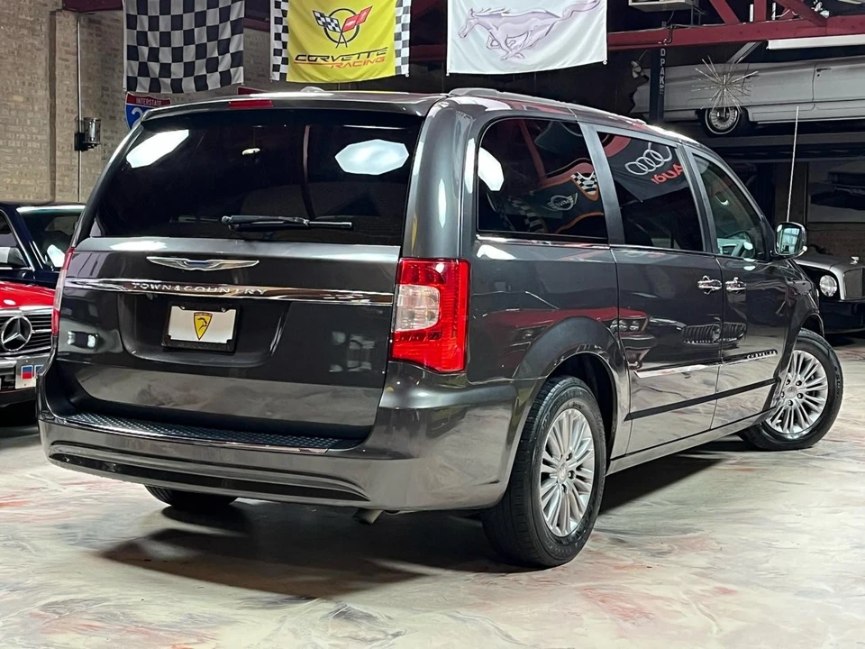 2016 Chrysler Town & Country - Image 4 of 21