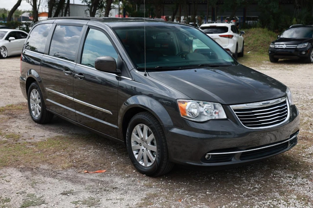 2016 Chrysler Town & Country - Image 15 of 21