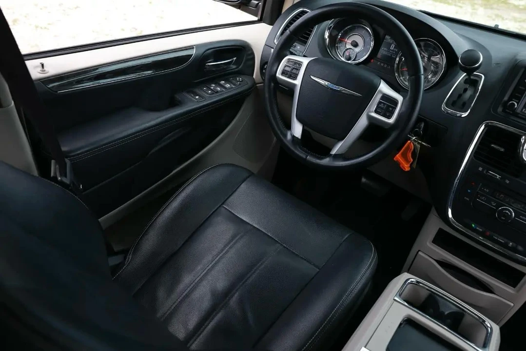2016 Chrysler Town & Country - Image 20 of 21