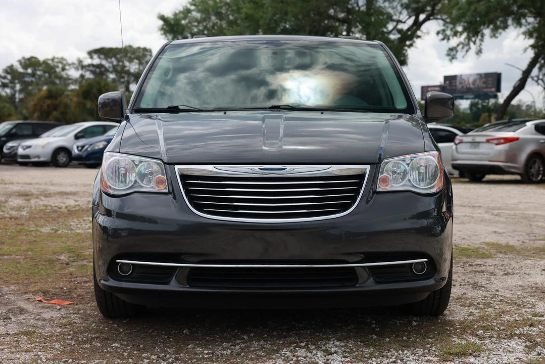 2016 Chrysler Town & Country - Image 17 of 21