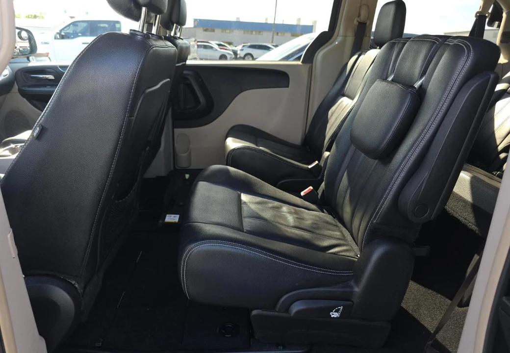 2016 Chrysler Town & Country - Image 16 of 20