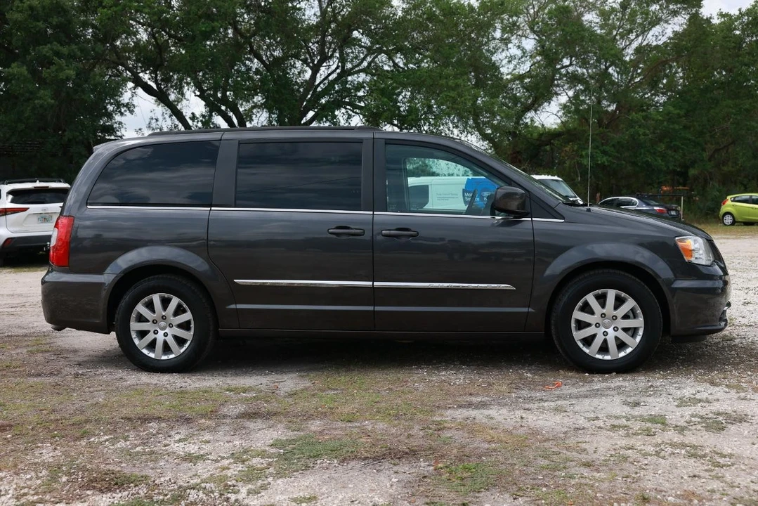 2016 Chrysler Town & Country - Image 13 of 21