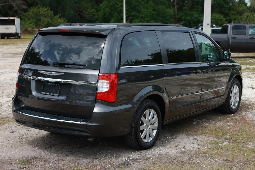 2016 Chrysler Town & Country - Image 11 of 21