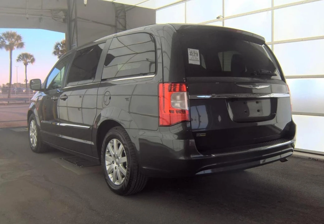 2016 Chrysler Town & Country - Image 8 of 20