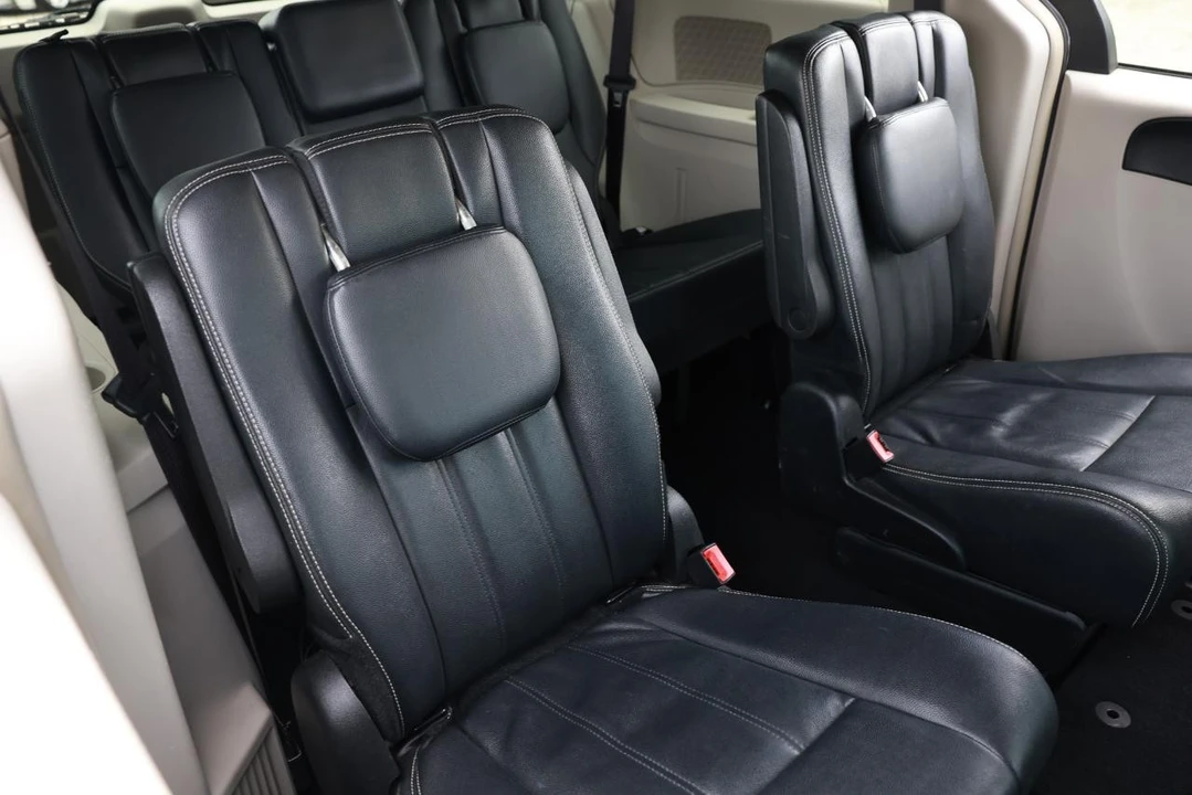 2016 Chrysler Town & Country - Image 14 of 21