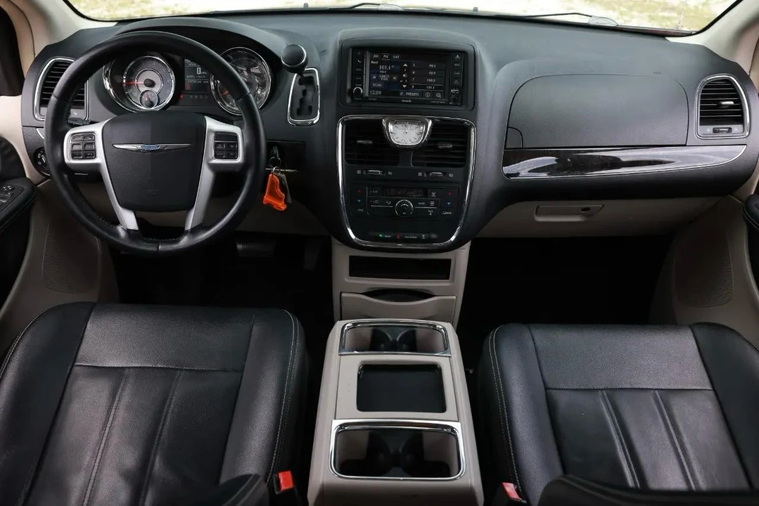 2016 Chrysler Town & Country - Image 21 of 21