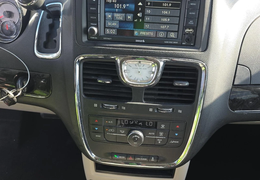 2016 Chrysler Town & Country - Image 14 of 20