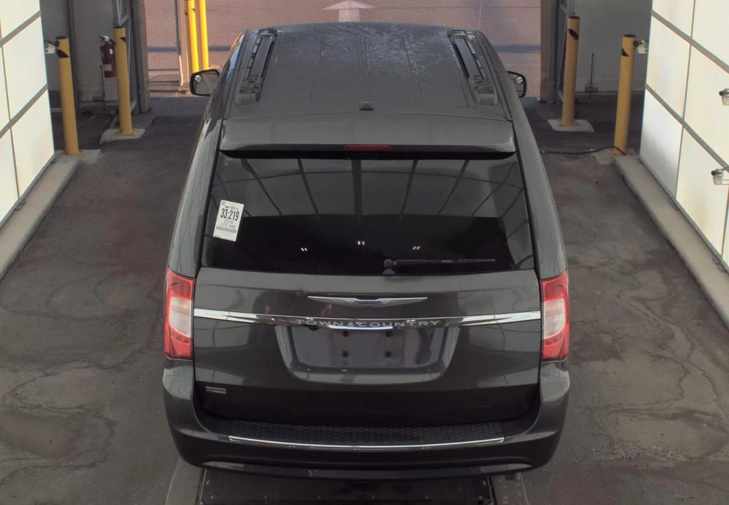 2016 Chrysler Town & Country - Image 6 of 20