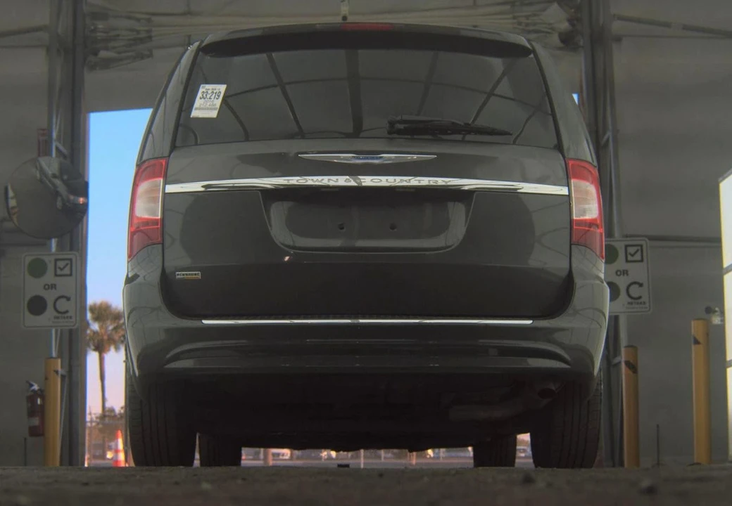2016 Chrysler Town & Country - Image 7 of 20