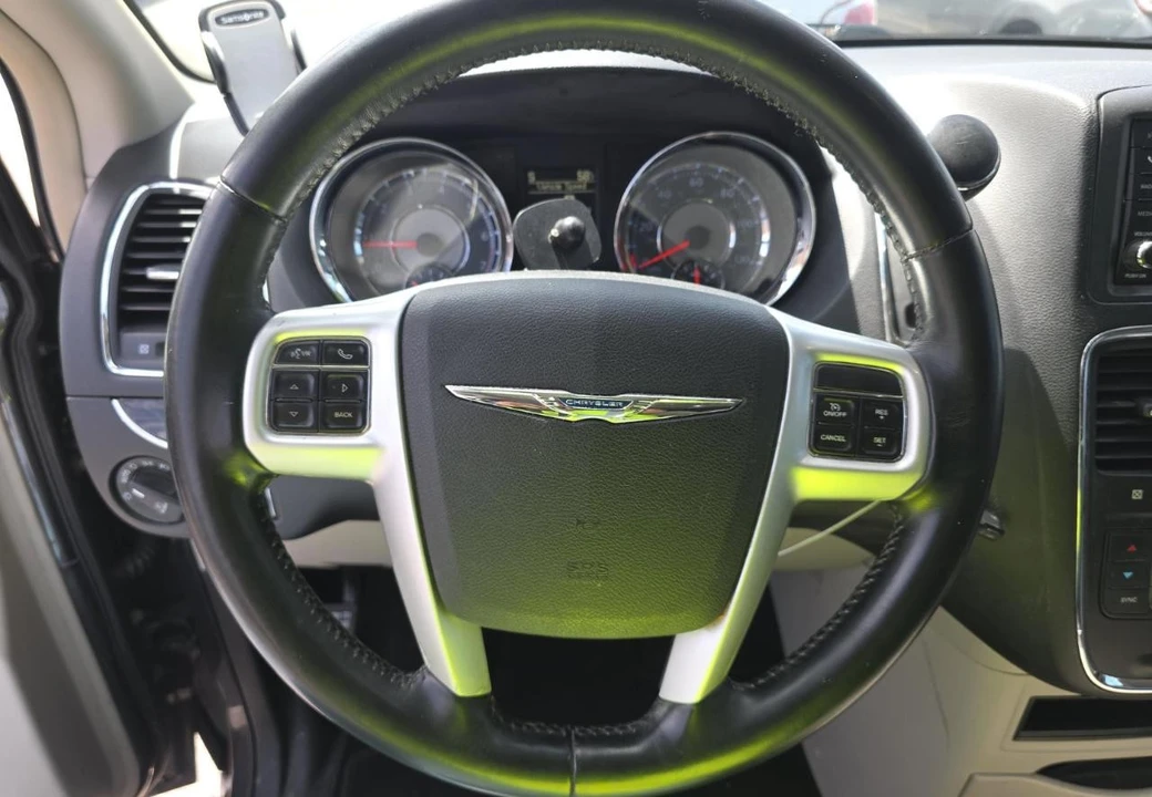 2016 Chrysler Town & Country - Image 13 of 20