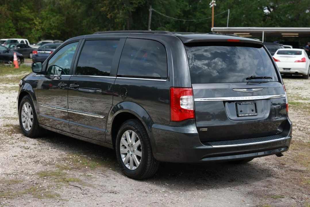 2016 Chrysler Town & Country - Image 5 of 21