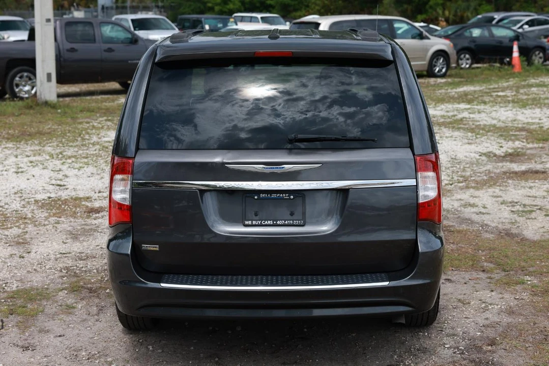 2016 Chrysler Town & Country - Image 9 of 21