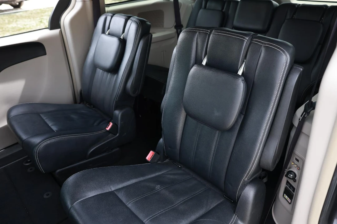 2016 Chrysler Town & Country - Image 8 of 21