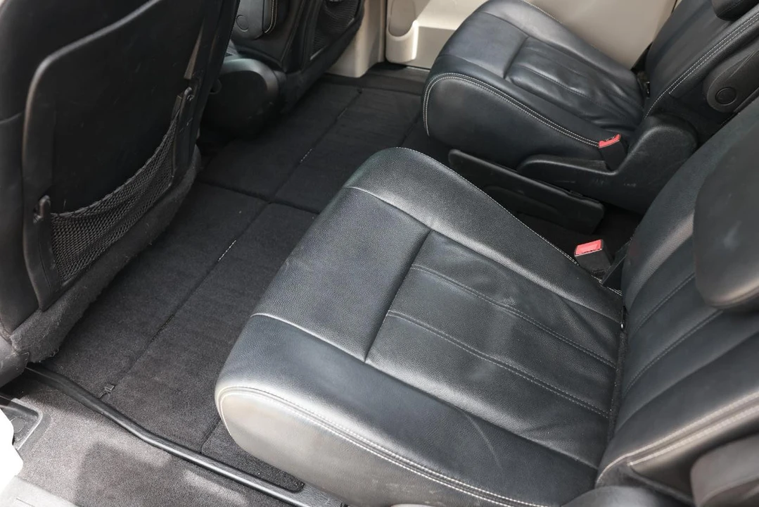 2016 Chrysler Town & Country - Image 10 of 21