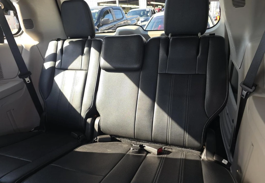 2016 Chrysler Town & Country - Image 17 of 20